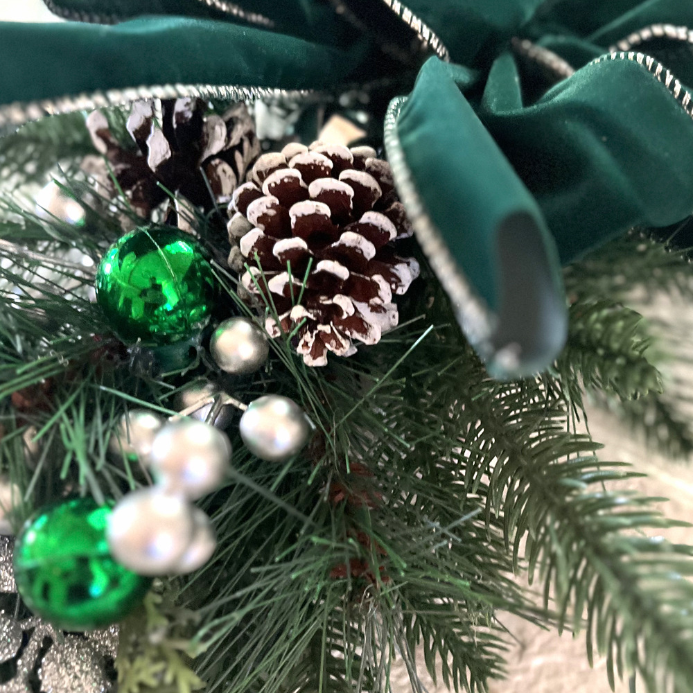 Christmas green 6.jpg