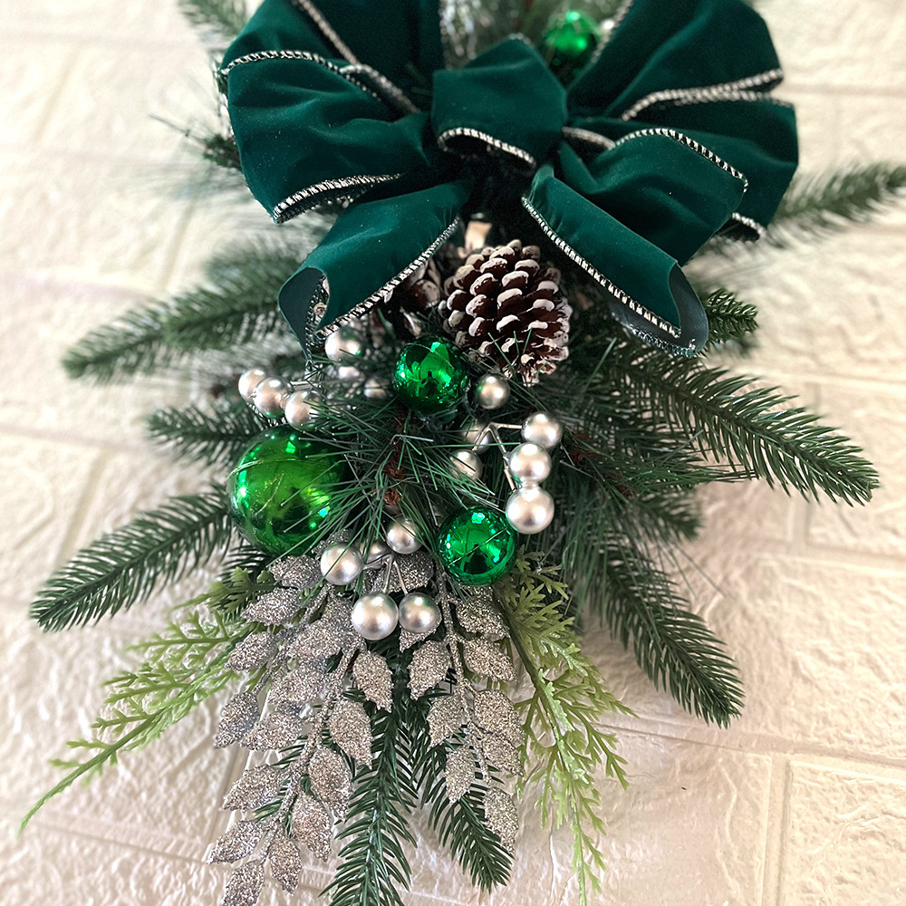 Christmas green 5.jpg