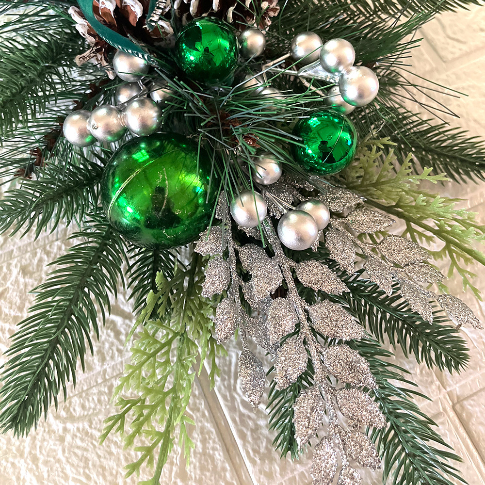 Christmas green 4.jpg